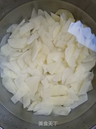 肉末辣白菜土豆片的做法步骤：2