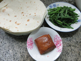 韭菜香干麦饼卷的做法步骤：1