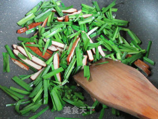 韭菜香干麦饼卷的做法步骤：3