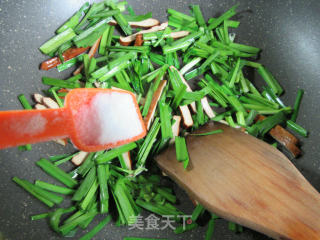 韭菜香干麦饼卷的做法步骤：4