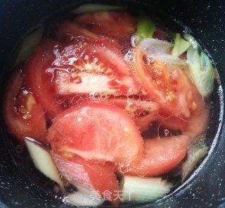 番茄牛肉酸汤的做法步骤：6