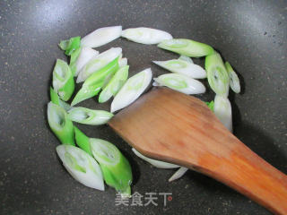 大葱炒蛋白肉的做法步骤：3
