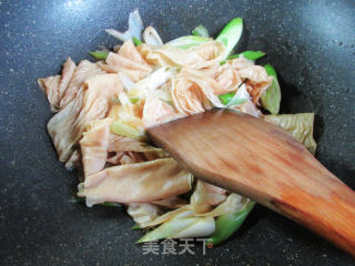 大葱炒蛋白肉的做法步骤：7