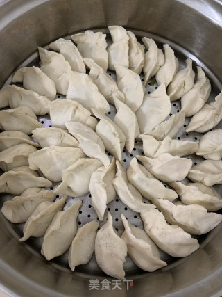 芹菜猪肉蒸饺的做法步骤：4