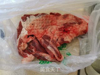 孜然羊肉的做法步骤：1