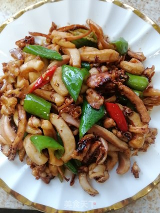 尖椒炒鱿鱼的做法步骤：10