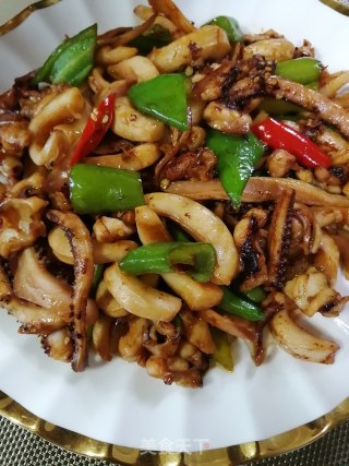 尖椒炒鱿鱼的做法步骤：11