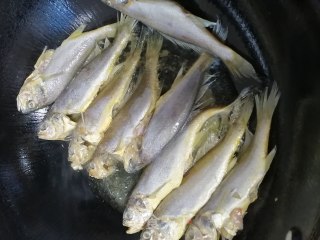 煎鱼的做法步骤：3