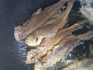 煎鱼的做法步骤：4