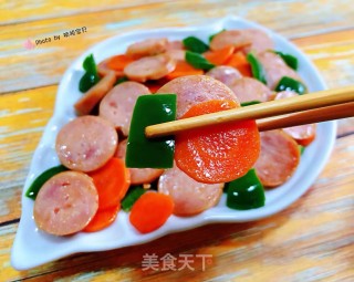 青椒胡萝卜炒香肠的做法步骤：12