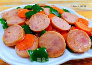 青椒胡萝卜炒香肠的做法步骤：14