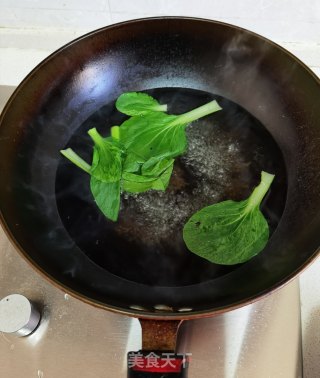 西红柿鸡蛋豌豆面的做法步骤：2