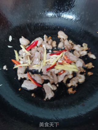 酸菜炒五花肉的做法步骤：6