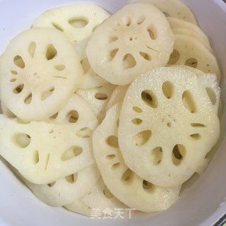 糖醋藕片的做法步骤：2