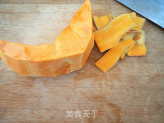 猪肉倭瓜馅水饺的做法步骤：1