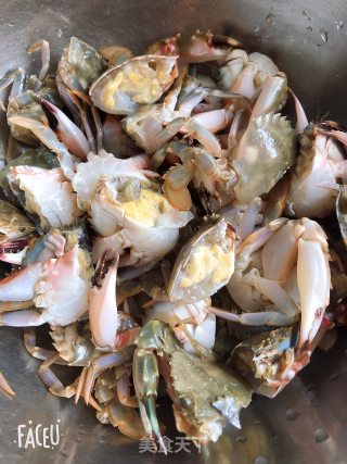 香酥小螃蟹的做法步骤：2
