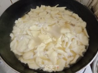 家常面团汤的做法步骤：3