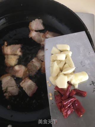 鲜竹笋炒烧肉的做法步骤：5
