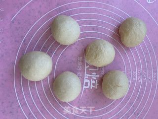 毛毛虫豆沙面包的做法步骤：6