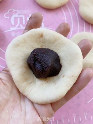 毛毛虫豆沙面包的做法步骤：7