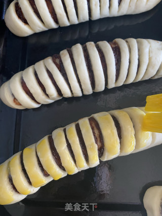 毛毛虫豆沙面包的做法步骤：13