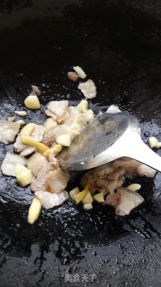 五花肉炒青椒的做法步骤：5