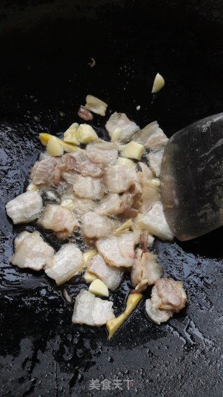 五花肉炒青椒的做法步骤：6