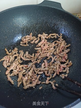 洋葱姜芽炒牛肉的做法步骤：5