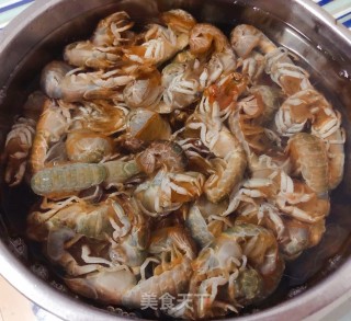 辣爆蝼蛄虾的做法步骤：1