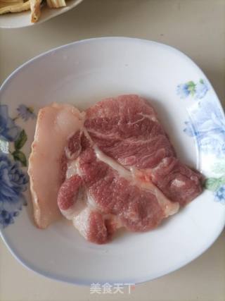 腐竹烧肉的做法步骤：2