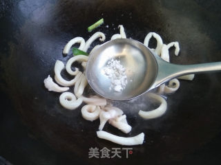 鱿鱼炒韭菜的做法步骤：6