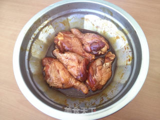电饭煲炖鸡翅的做法步骤：2