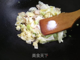 五花肉炒圆白菜的做法步骤：7