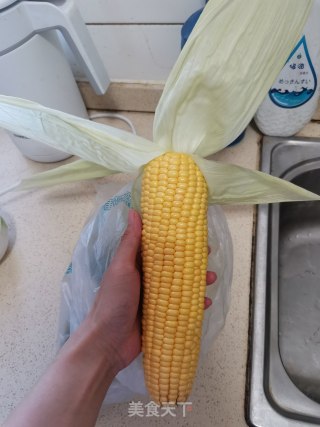 煮甜玉米的做法步骤：1