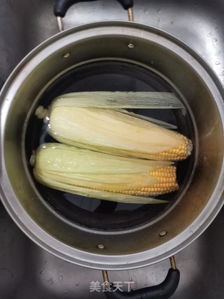 煮甜玉米的做法步骤：2