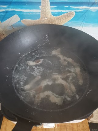 莲藕炖五花肉的做法步骤：2
