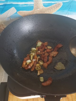 莲藕炖五花肉的做法步骤：5