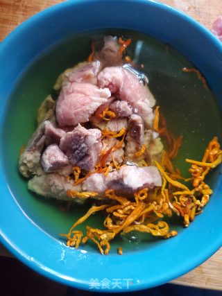 虫草花排骨汤的做法步骤：3