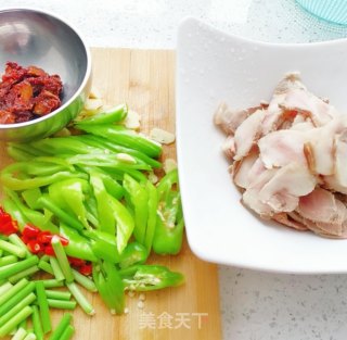 回锅肉的做法步骤：4