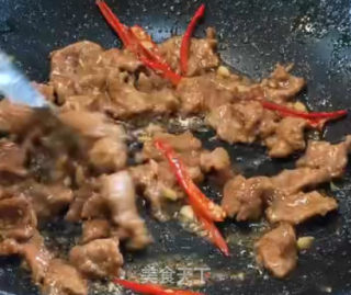 小炒牛肉的做法步骤：5