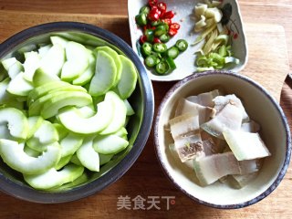 五花肉炒瓠子瓜的做法步骤：2