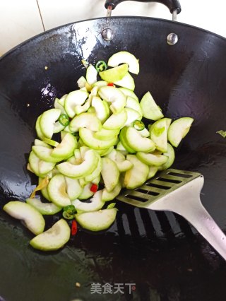 五花肉炒瓠子瓜的做法步骤：7
