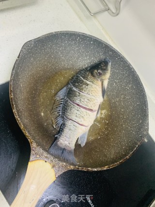 鲫鱼豆腐汤的做法步骤：2