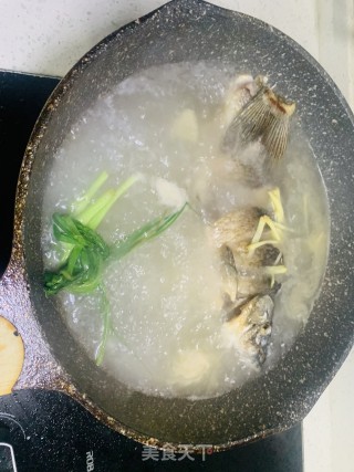 鲫鱼豆腐汤的做法步骤：4