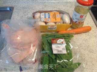 椰姜炖鸡的做法步骤：1