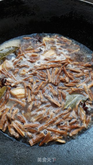 五花肉烧干豆角的做法步骤：11