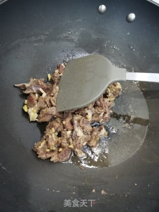 洋葱炒牛肉的做法步骤：2