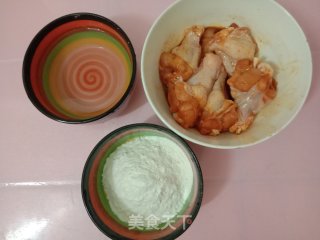 家常奥尔良炸鸡腿的做法步骤：1