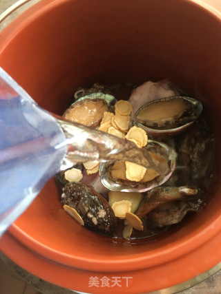 西洋参腱肉炖鲍鱼的做法步骤：5