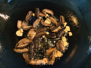 火麻仁香菇芹菜的做法步骤：2